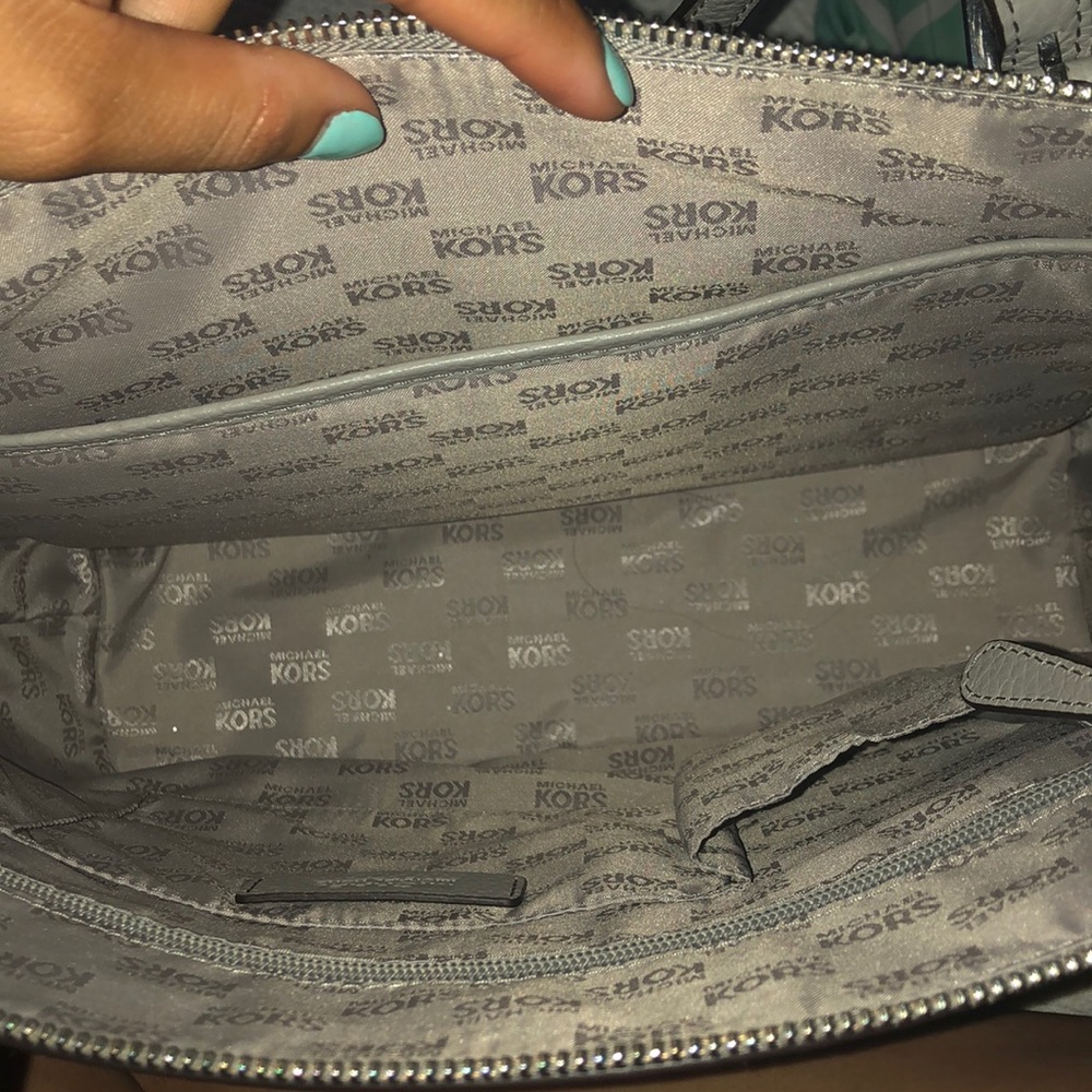 Michael Kors Jet Set Large in Grey - Picture 6 of 6